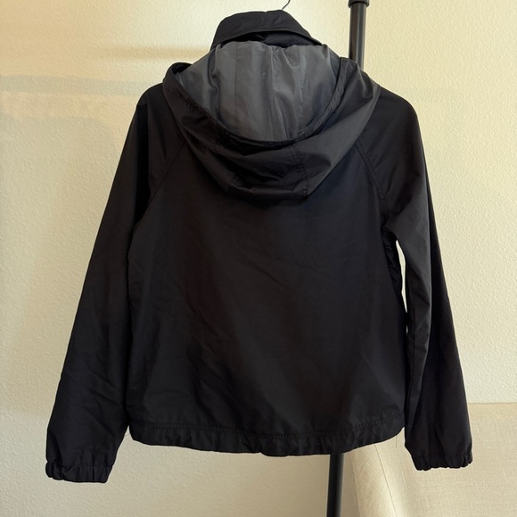Aritzia rain jacket - Picture 3 of 6